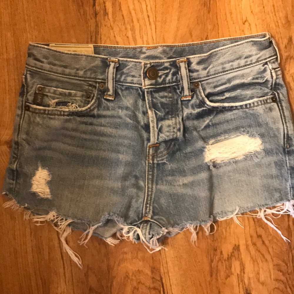 Abercrombie&Fitch distressed denim cutoff shorts